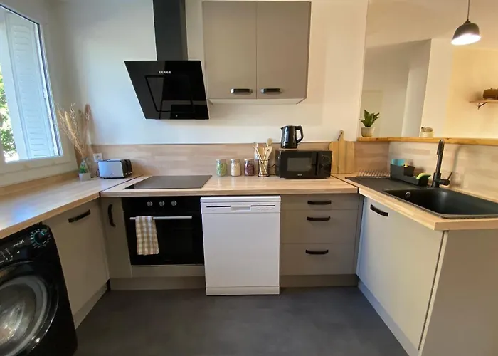 Le Bourget, Grand Proche Du Centre *