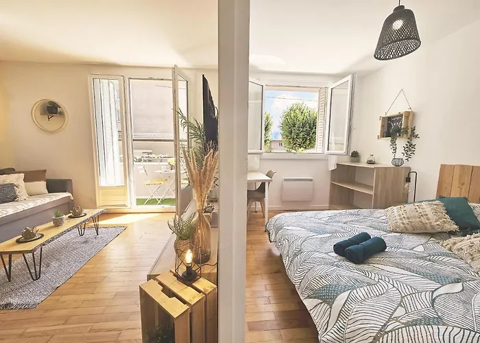 Appartamento Le Bourget, Grand Proche Du Centre *